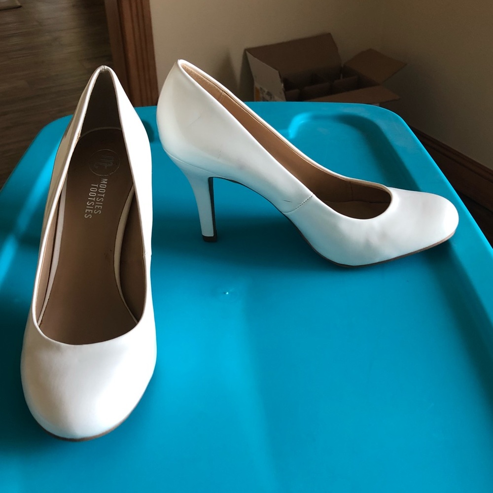 Size 9 white heels